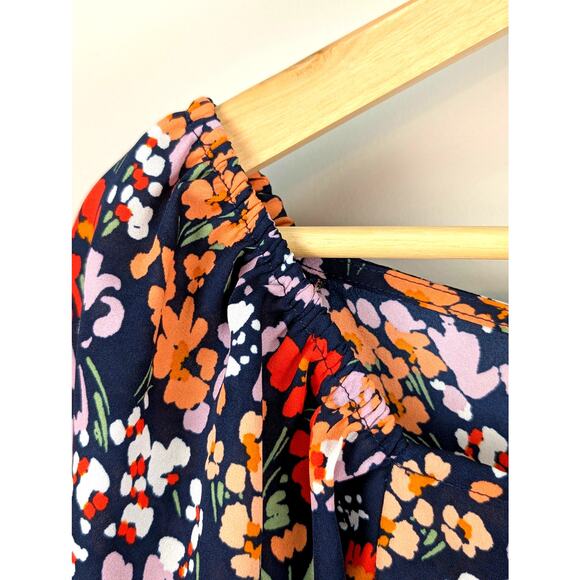 Ann Taylor Off Shoulder Flutter Short Sleeve Top in Navy Red Floral Print, Small - Picture 4 of 9